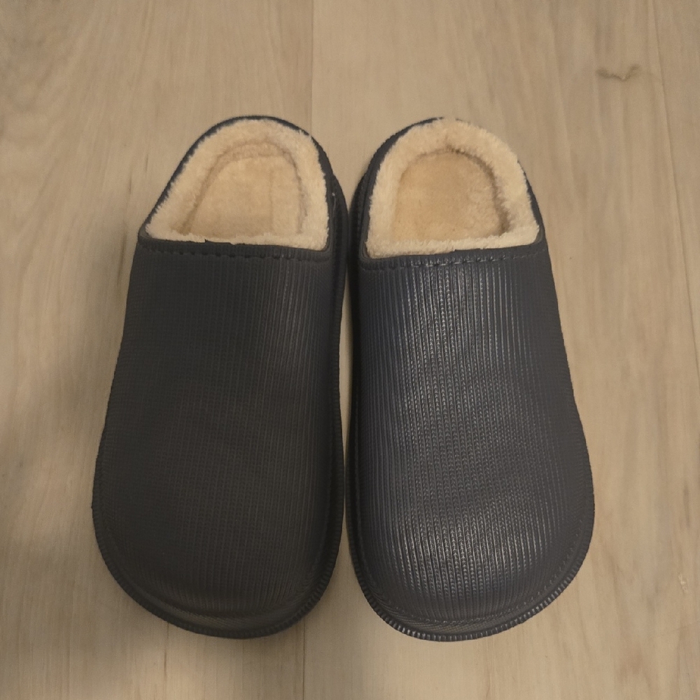 Cozy Women's Navy Faux-Shearling Slippers